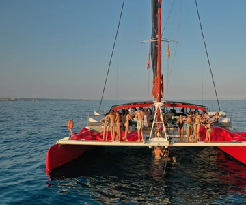 Cambrils: Jednodniowy rejs katamaranem z grillem i napojami