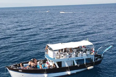 Ischia : tour en bateau avec déjeuner napolitain et plongée en apnée