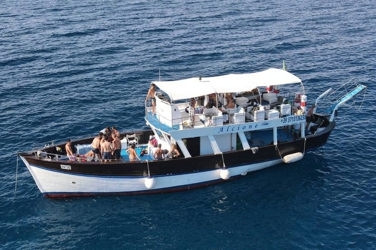 Ischia : excursion en bateau sur l'île avec déjeuner napolitain et plongée en apnéeIschia: excursion en bateau sur l'île avec déjeuner napolitain et plongée en apnée