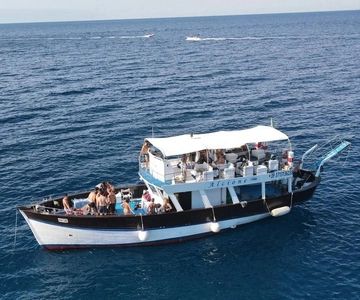 Ischia: Island Boat Tour with Neapolitan Lunch & Snorkeling