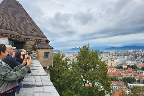 Au départ de Zagreb : Ljubljana et le lac de Bled avec excursion d'une journée en minibusZagreb : Excursion d'une journée à Ljubljana et au lac de Bled en minibus