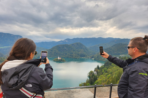 Au départ de Zagreb : Ljubljana et le lac de Bled avec excursion d'une journée en minibusZagreb : Excursion d'une journée à Ljubljana et au lac de Bled en minibus