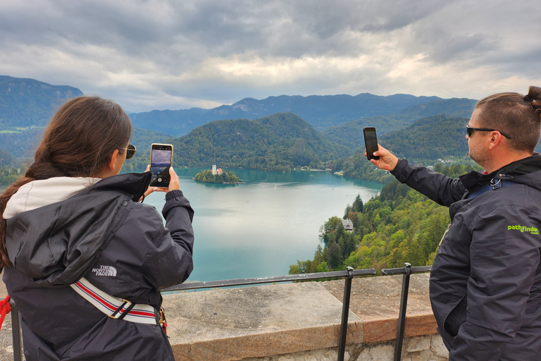 Desde Zagreb: Ljubljana y el Lago Bled con excursión de un día en minivanZagreb: Excursión de un día a Liubliana y el lago Bled con minivan