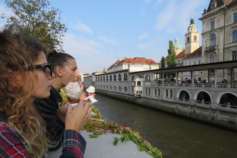 Desde Zagreb: Ljubljana y el Lago Bled con excursión de un día en minivanZagreb: Excursión de un día a Liubliana y el lago Bled con minivan