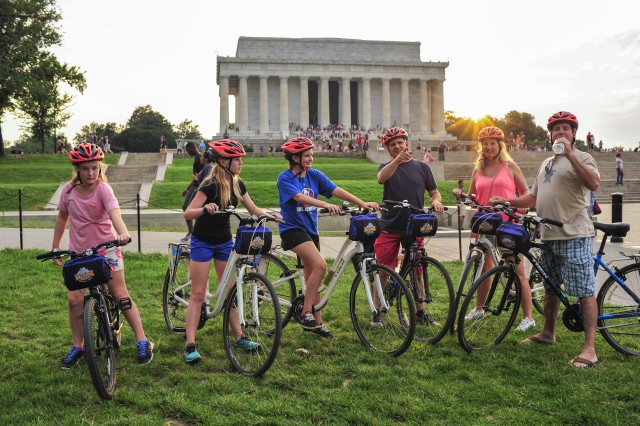 Visit Bike Tour Capitol Hill, Lincoln Memorial, National Mall in Washington DC