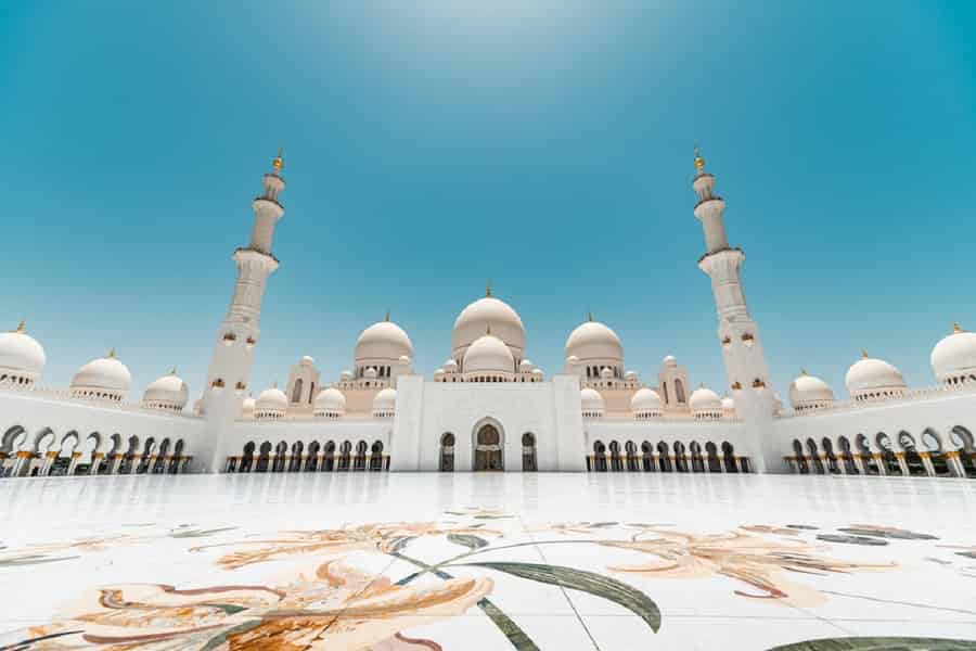 Von Dubai: Tour nach Abu Dhabi mit Scheich-Zayed-Moschee. Foto: GetYourGuide Von Dubai: Tour nach Abu Dhabi mit Scheich-Zayed-Moschee. Foto: GetYourGuide