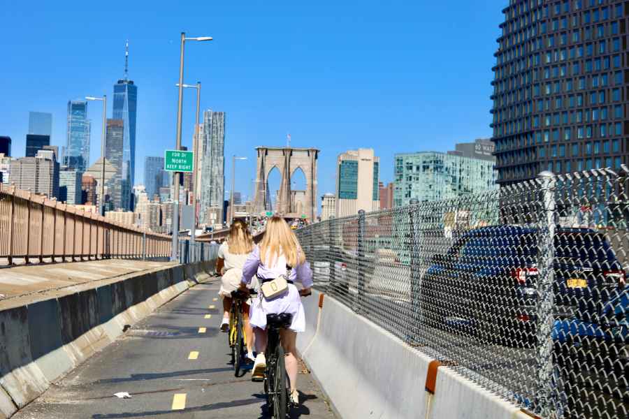 Ab Manhattan: 2-stündige Fahrradtour mit Brooklyn Bridge. Foto: GetYourGuide