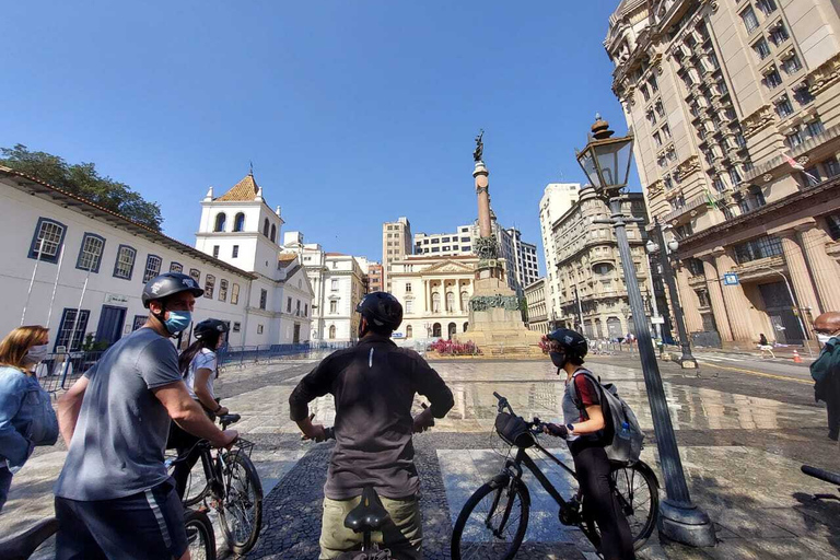 Passeio de bicicleta pelo centro histórico de São PauloCentro Histórico de São Paulo: o melhor passeio de bicicleta urbana