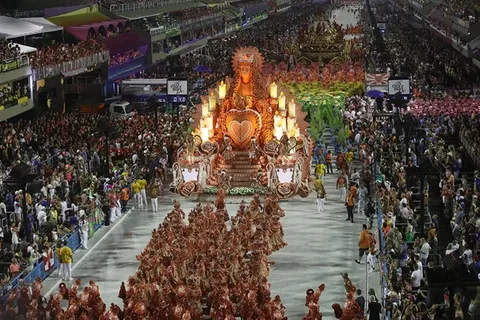Rio: Scaune Premium Carnival cu mâncare, băuturi și transferuri