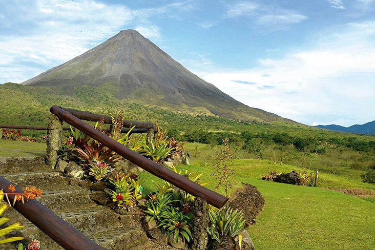 San Jose: Arenal Volcano &amp; Baldi Hot Springs Full Day TripSan Jose: Arenal Volcano National Park &amp; Hot Spring Day Trip