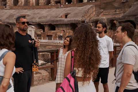 Rome : Accès aux arènes du Colisée et visite en petit groupe de la ville antique