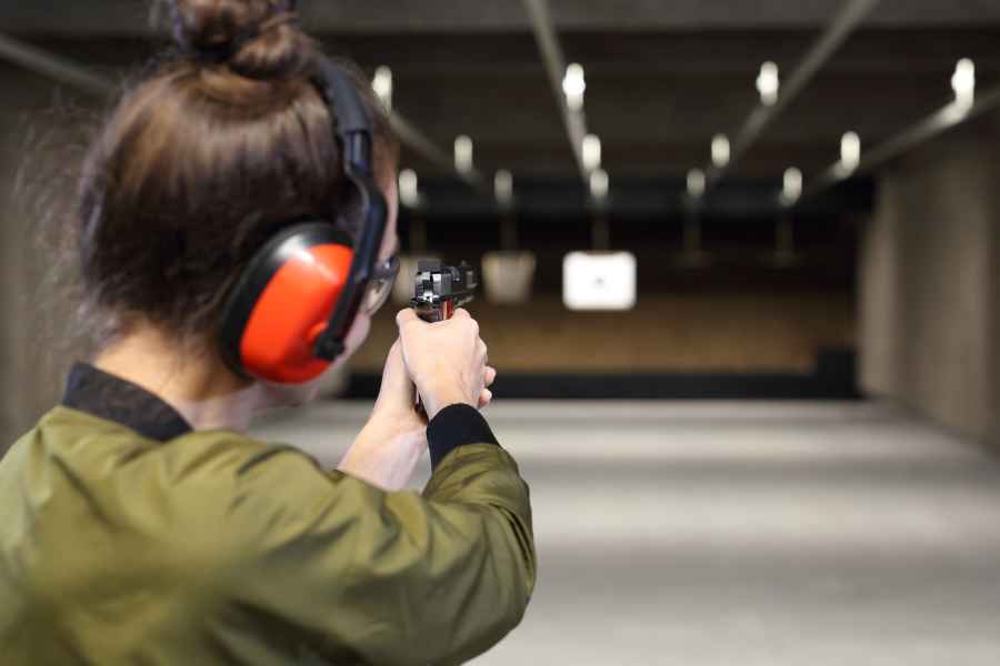 Warschau: Extreme Gun Shooting Experience mit Transfers