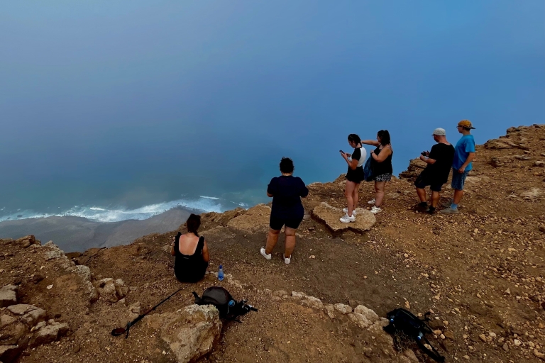 Lanzarote: tour de senderismo por el volcán norteTour Trekking Volcán Norte – Punto de Encuentro
