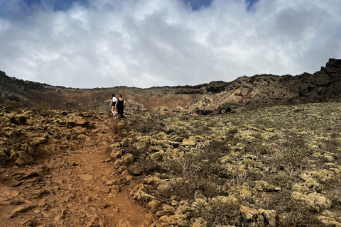 Lanzarote: Noord-vulkaantrektochtNorth Volcano Trekking Tour - Ophalen bij hotel