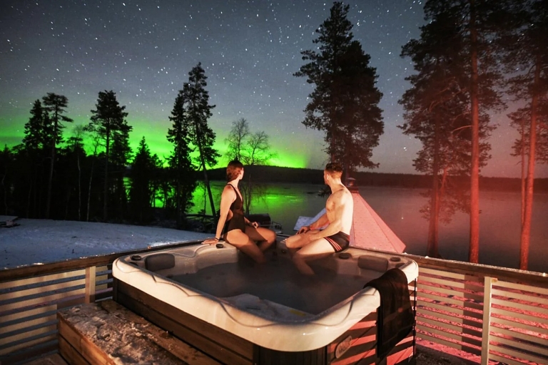 Rovaniemi : aurores boréales avec sauna et jacuzzi arctiques