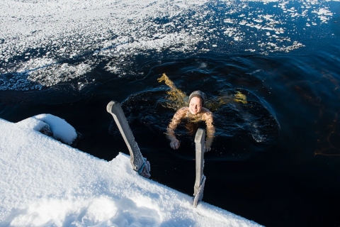 Rovaniemi: pesca en hielo y viaje de sauna con almuerzo de barbacoa