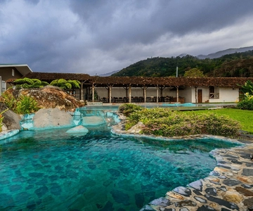 Från San Jose: Irazu-vulkanen och Hacienda Orosi Hot Springs