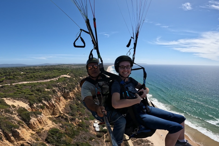 Ab Lissabon: Paragliding TandemflugGleitschirm-Tandemflug mit Treffpunkt