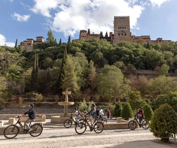 Granada: Albaicin and Sacromonte E-Bike Tour