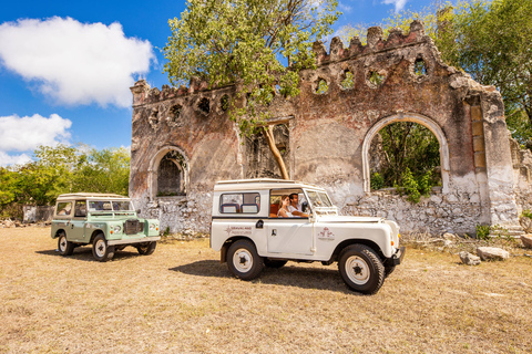 Uxmal : Visite privée des plantations dans une Land Rover d'époqueUxmal : visite des plantations privées dans un Land Rover d'époque