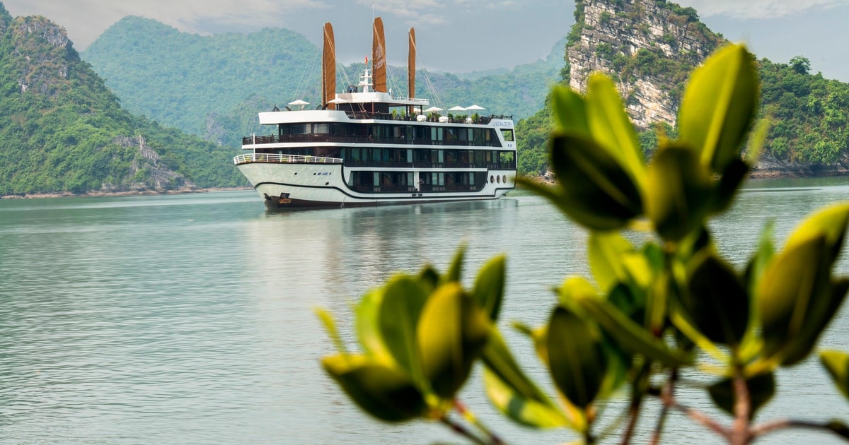 Hanoi/Ninh Binh: 2-Day Lan Ha Bay 5-Star Cruise with Balcony