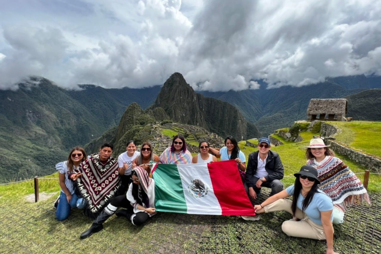 Au départ de Cusco : Voyage de 2 jours à Maras et Moray avec Machu PicchuVistadome Train & Hotel Estandar