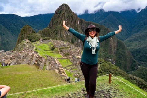 Z Cusco: 2-dniowa wycieczka do Maras i Moray z Machu PicchuPociąg Vistadome i hotel Superior