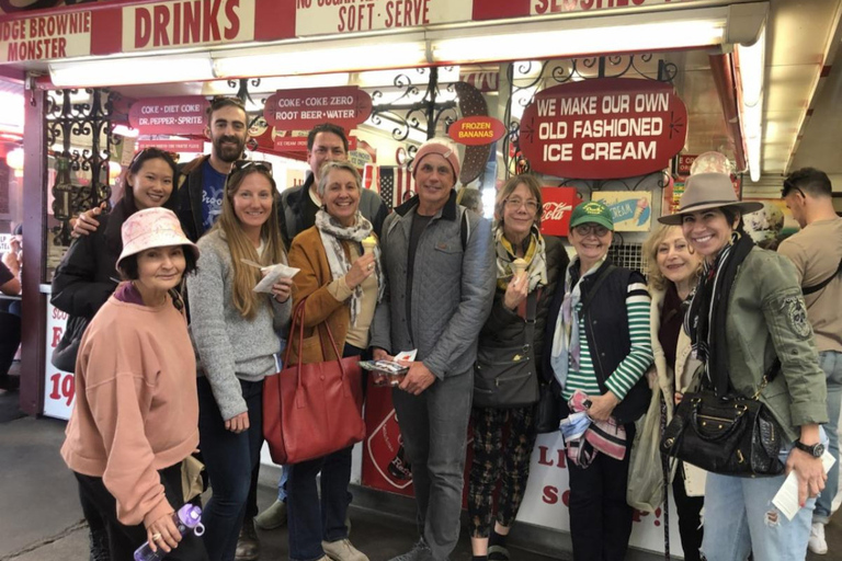 Los Angeles: Tour gastronomico e storico dell'originale mercato contadinoLos Angeles: tour gastronomico e storico del mercato degli agricoltori originali