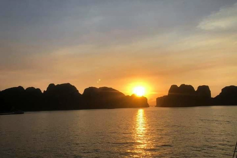 Desde Hanoi: Estancia en Crucero de 3 días y 2 noches en la Bahía de Bai Tu LongOpción Estándar