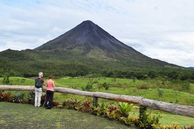 Visit From San Jose Arenal Volcano With Ecotermales Hot Springs in Arenal Volcano National Park