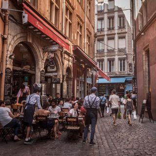 Lyon: Food Audio-Guided Walking Tour