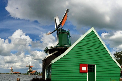 Dentro da sala de um moinho de vento um subúrbio de amsterdam