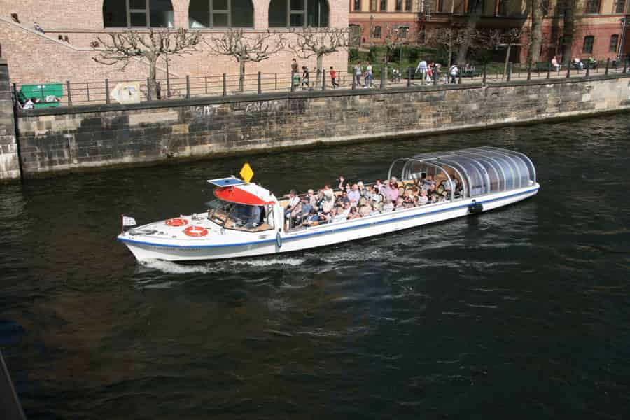 Berlin: E-Boat Sightseeing Spree-Kreuzfahrt auf Deutsch & Englisch. Foto: GetYourGuide