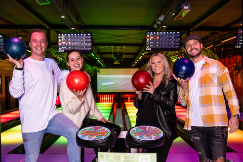 Amsterdam: 1-uur LED Bowling Experience bij Aloha AmsterdamAmsterdam: 1 uur lang LED-bowlingervaring