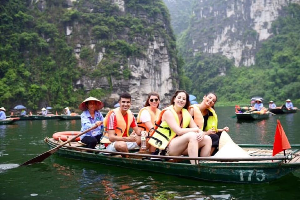 Hanoi tour de día completo de Hoa Lu Tam Coc y la cueva Mua