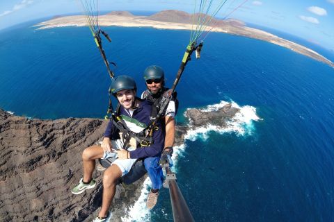 Lanzarote: Tandem Paragliding Flight Over Lanzarote