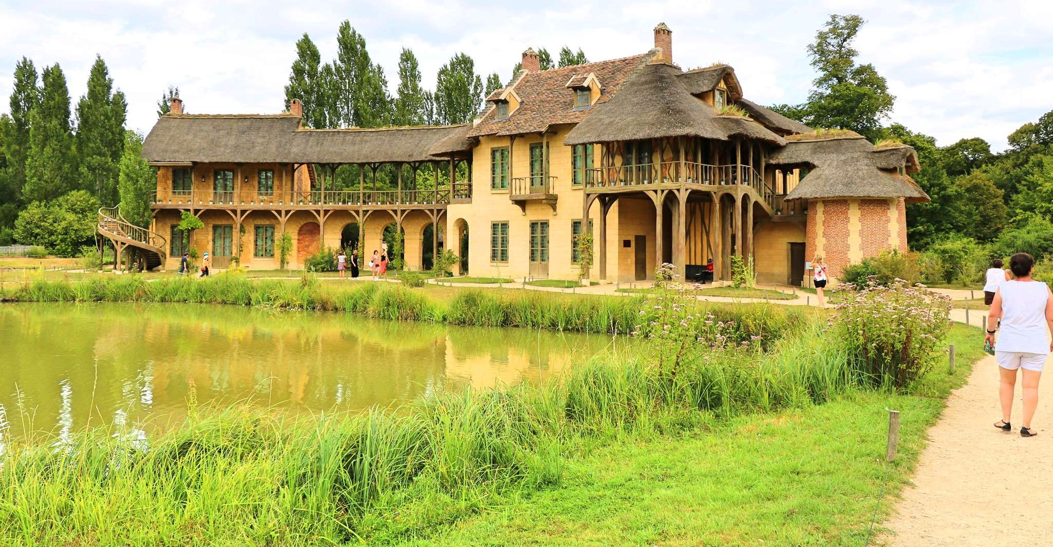 Versailles, Skip-the-Line Guided Palace Tour w/ Gardens - Hizvo