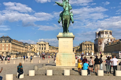 Versailles: ingresso prioritario e tour guidato del palazzo con giardiniTour in inglese con accesso ai Giardini e al Trianon