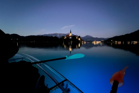Bled: tour guiado en kayak en un kayak transparente