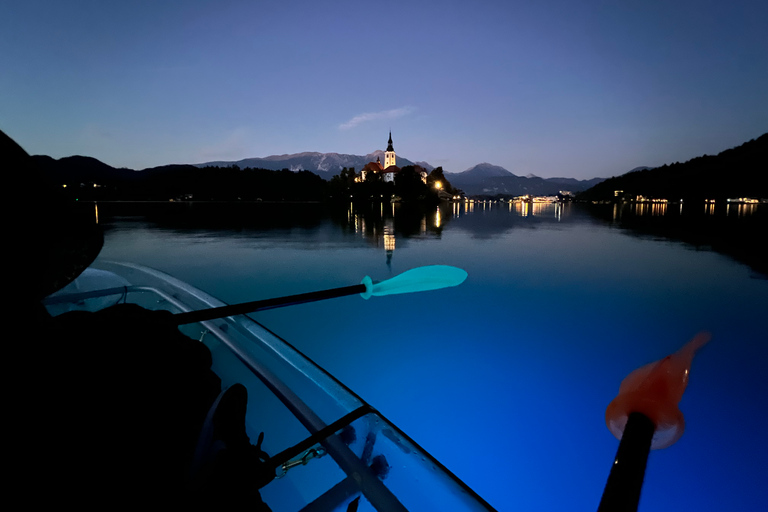 Bled: Tour guidato in un kayak trasparenteTour al tramonto