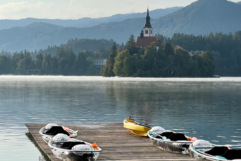 Bled: Tour guidato in un kayak trasparenteTour al tramonto