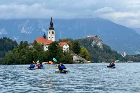 Bled: Geführte Kajaktour in einem durchsichtigen Kajak