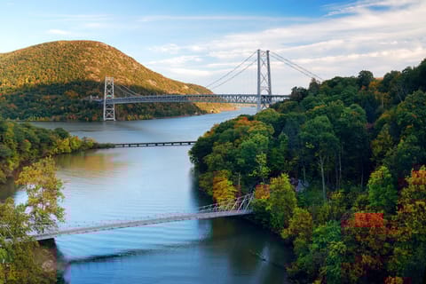 NYC: Fall Foliage Tour On Private Yacht to Palisades Cliffs