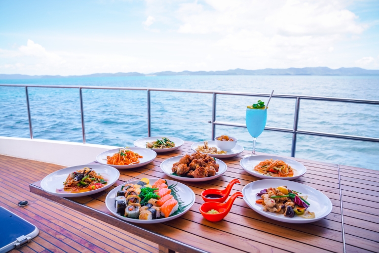 Phuket: crucero al atardecer de lujo en la isla de James BondOpción de recogida en los hoteles de Phuket
