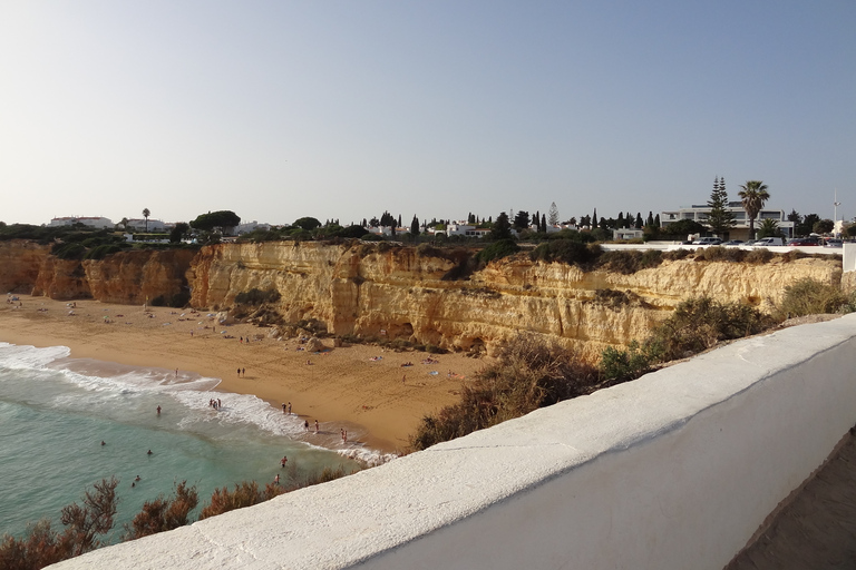 Albufeira: Passeio pelas Falésias do Algarve e Capela dos OssosPasseio pelas falésias do Algarve com parada na Capela dos Ossos