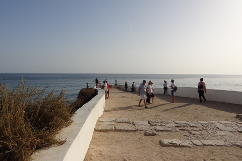 Albufeira: Passeio pelas Falésias do Algarve e Capela dos OssosPasseio pelas falésias do Algarve com parada na Capela dos Ossos