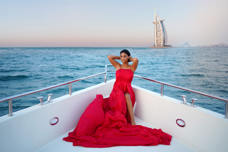 Sessão de fotos privada de vestido voador de iate na marina de Dubai