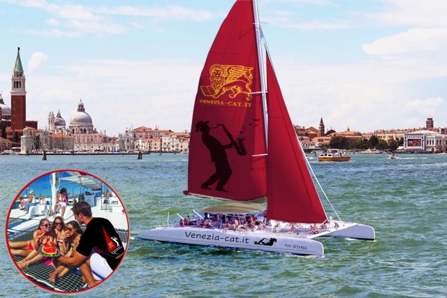 Venice: Lagoon Lunch Cruise on Catamaran