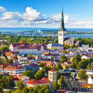 Helsinki: Tallinn Guided Day Tour with Ferry Crossing