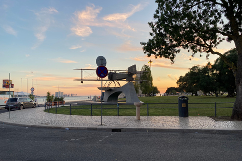 Lisboa: recorrido turístico por Belem en tuk-tuk eléctricoLisboa: recorrido turístico por el distrito de Belem en tuk-tuk eléctrico